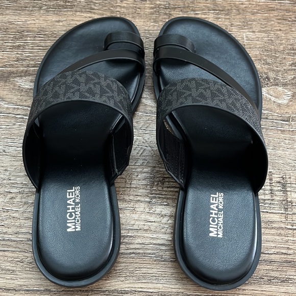 MICHEAL KORS FLAT SANDAL (NWOT) - Picture 2 of 7